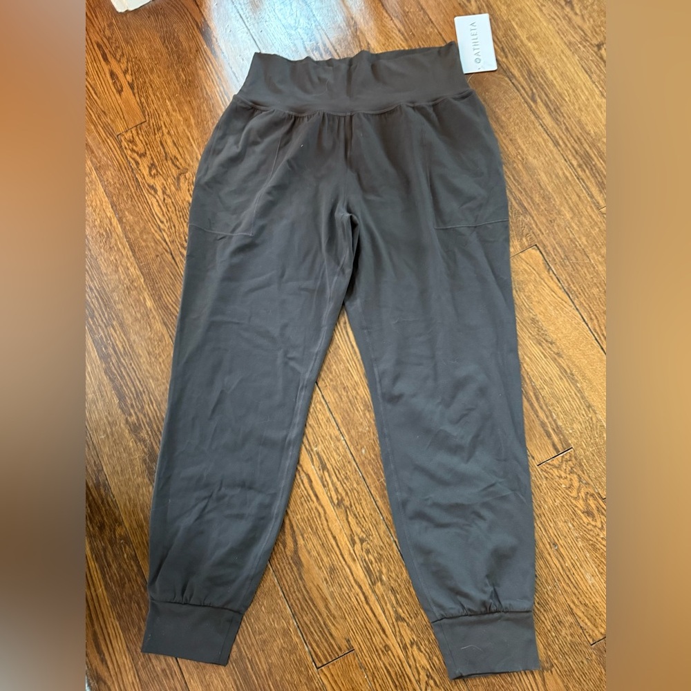 Athleta Salutation jogger brown size L New with tags.